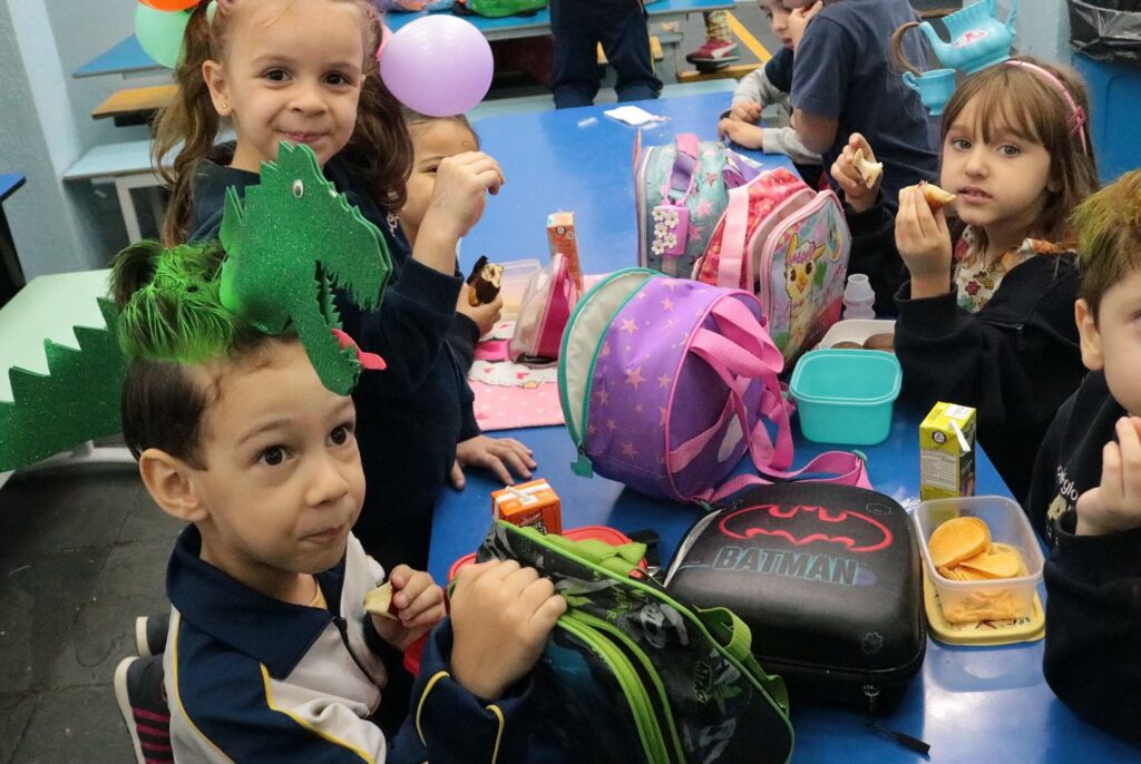Instagram post from colegiobatistadeguarulhos. This post is in position 9.